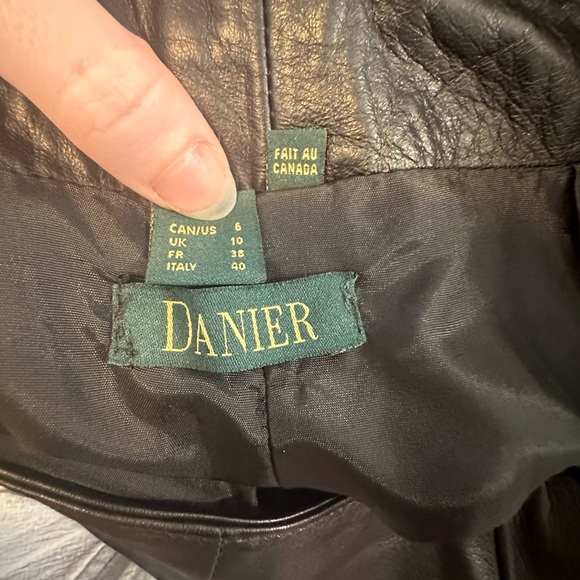 Danier Real Leather pants - Made in Canada 🍁 - Picture 6 of 7